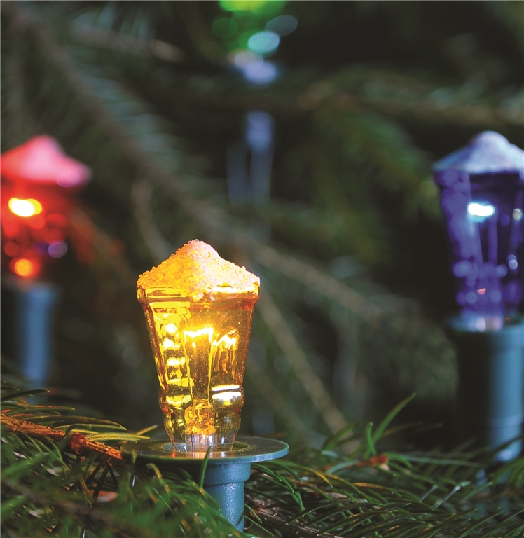 Weihnachtslichter mit bunten Glaslaternen