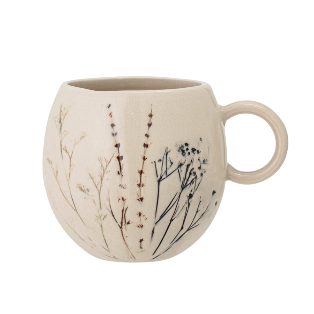 Glasierter Becher mit pausbäckigen Blumen