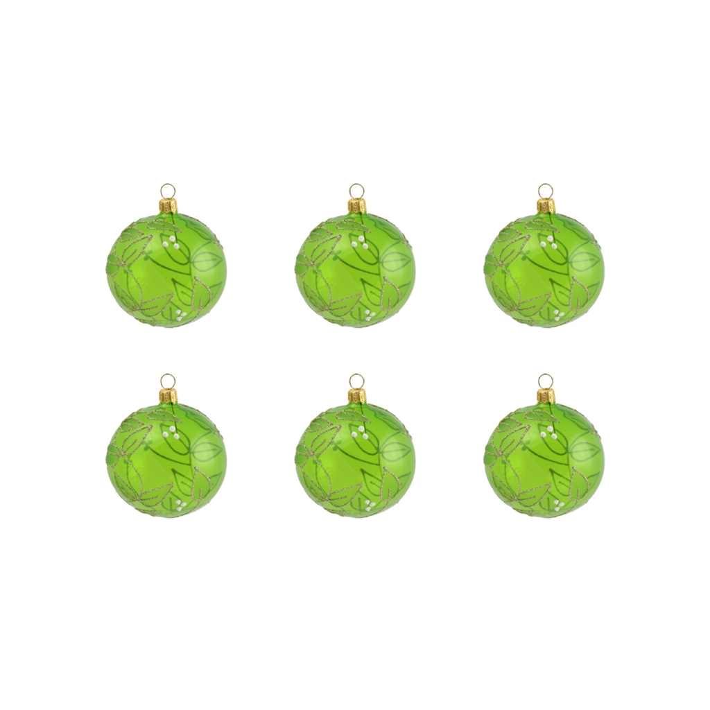 Set aus kleinen grünen Weihnachtskugeln klar