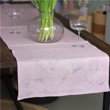 Bestickte Tischdecke aus Leinen altrosa
