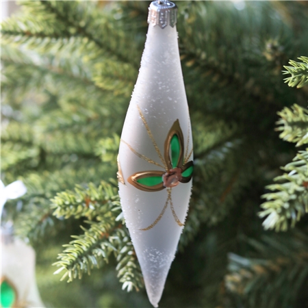 Weihnachtsrakete mit grünem Dekor