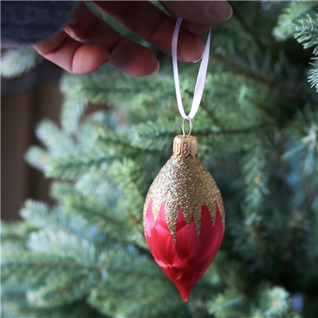 Weihnachtsschmuck - Olive in rotem Eislack mit goldenem Dekor
