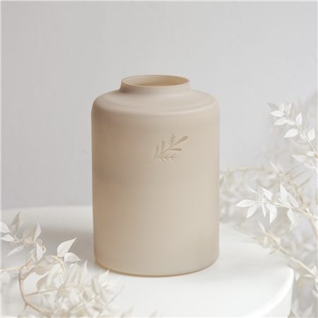 Niedrige beige Glasvase mit Zweigdekor