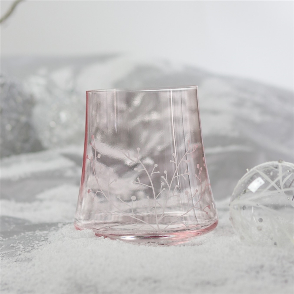 Set aus rosafarbenen Gläsern mit frostigem Dekor