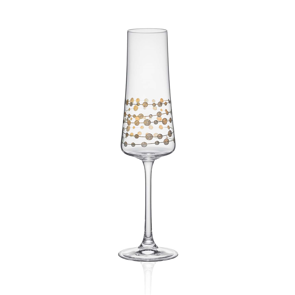 Ein Satz Champagnergläser mit einer Goldkette