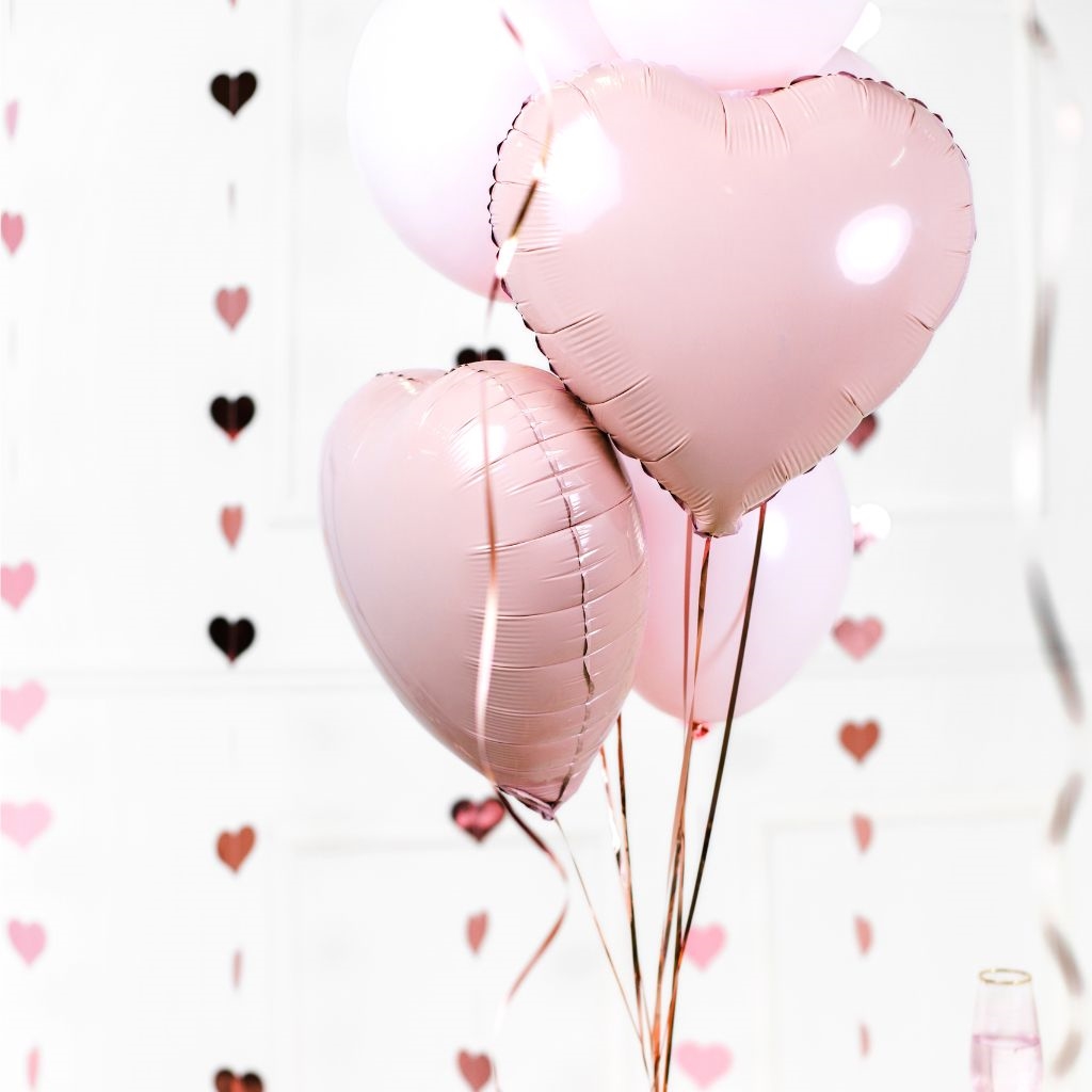 Folienballon in Form eines rosa Herzens