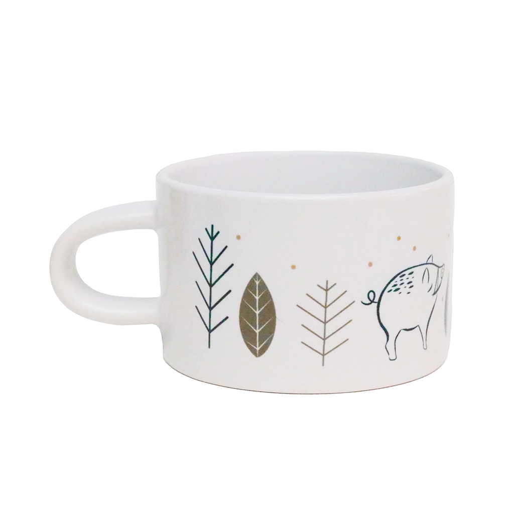 Weißer Becher mit goldenem Dekor