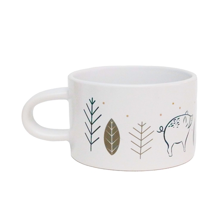 Weißer Becher mit goldenem Dekor
