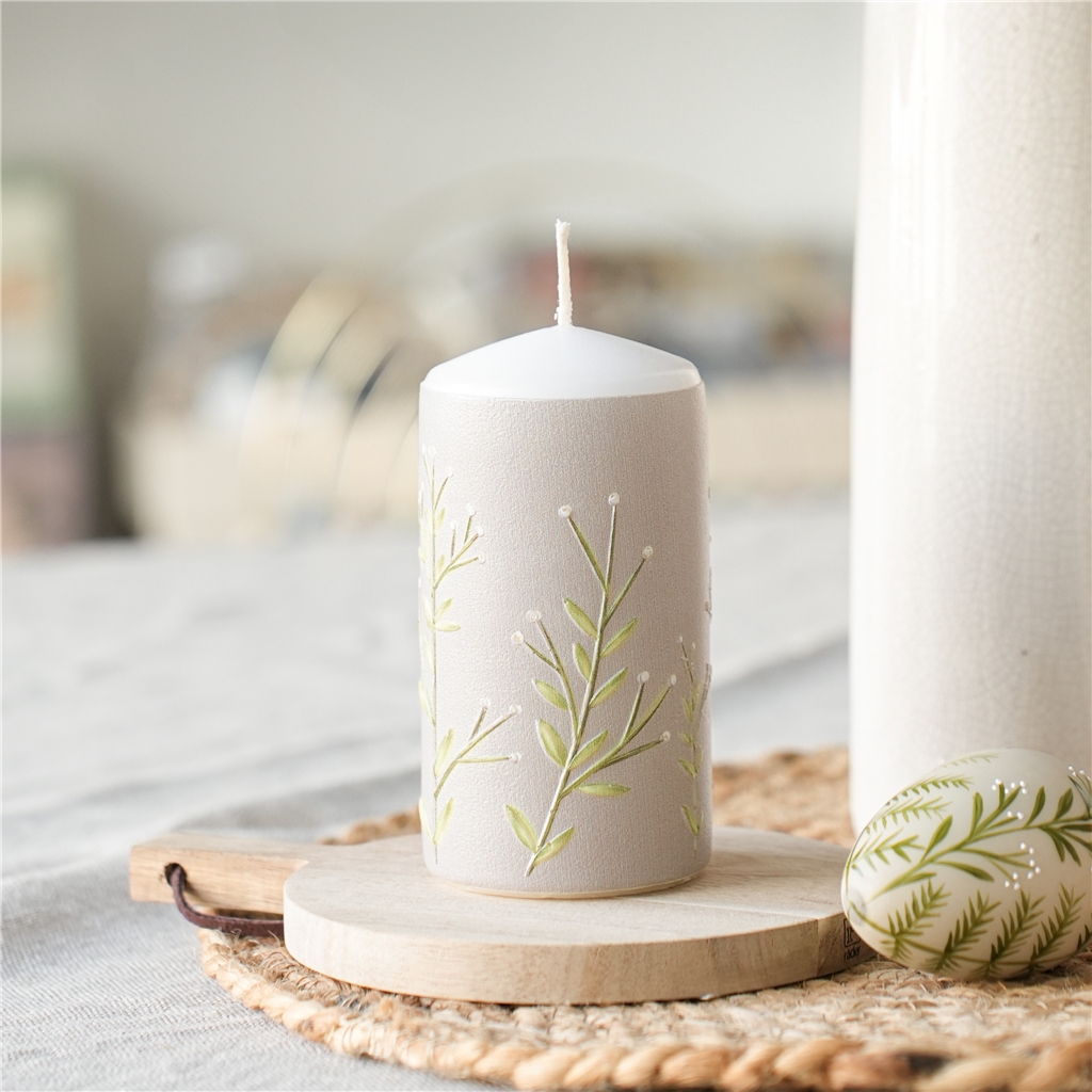 Beige Kerze mit Myrte Dekoration