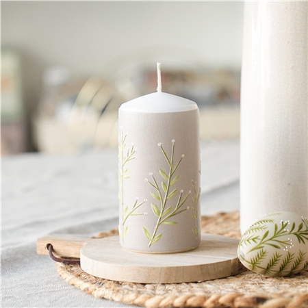 Beige Kerze mit Myrte Dekoration