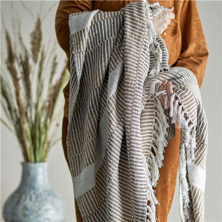 Tagesdecke aus recycelter Baumwolle braun und beige
