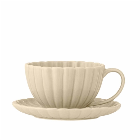 Beige Tasse mit Untertasse