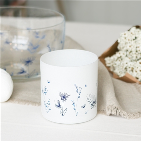 Kerzenhalter aus Glas mit Blumendekoration