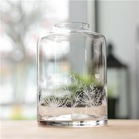 Klare Vase mit Blumendekoration