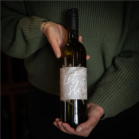 Wein „Let it Slow – Hibernal 2024“, Spätlese mit handverziertem Etikett