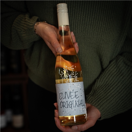 Wein „Mrazivá něžnost“ – RVNG Cuvée mit handbemaltem Etikett
