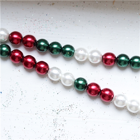 Kette aus Glasperlen in traditionellen Farben
