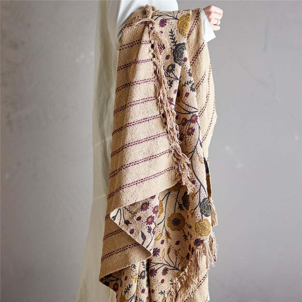 Bettdecke aus recycelter Baumwolle mit Blumen