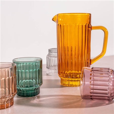Wasserkaraffe aus Glas in Bernstein