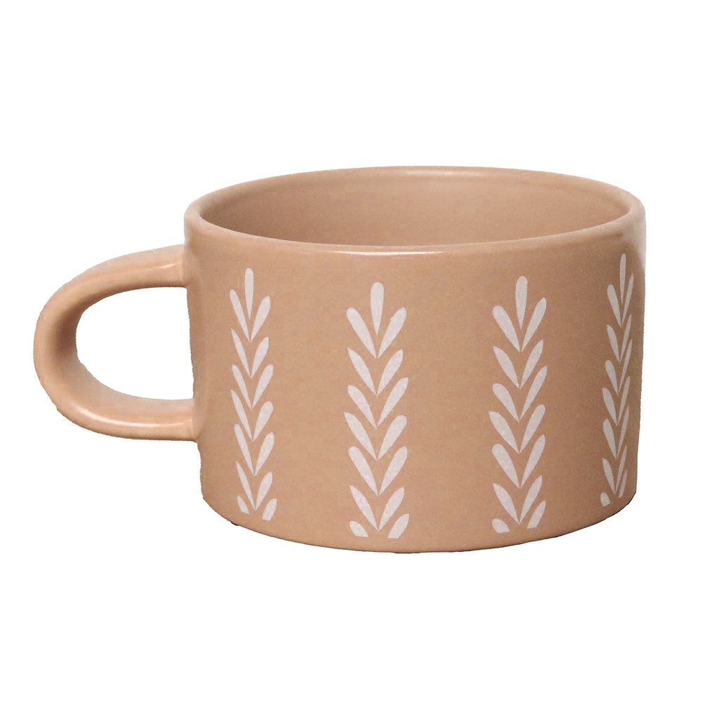 Brauner Becher mit Blattdekor