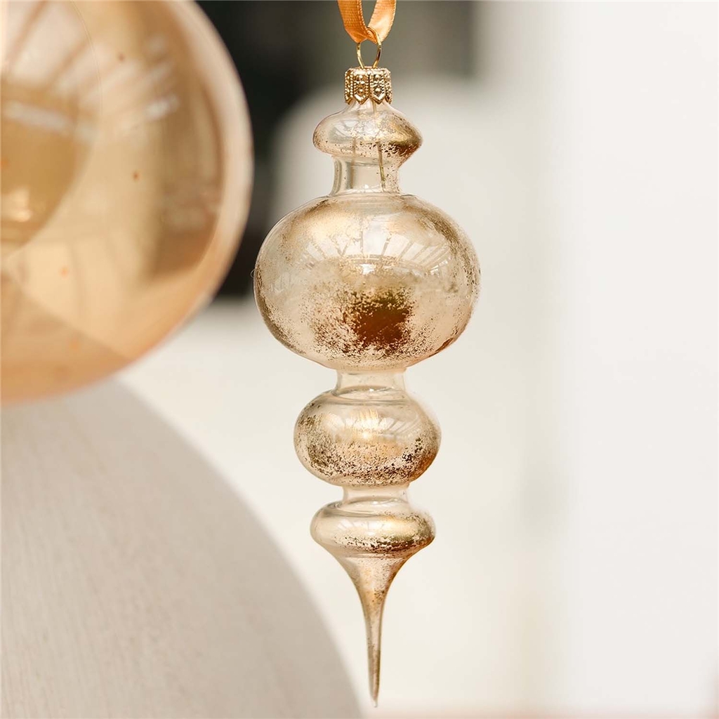 Freiform-Clarus-Creme mit goldenem Schaum