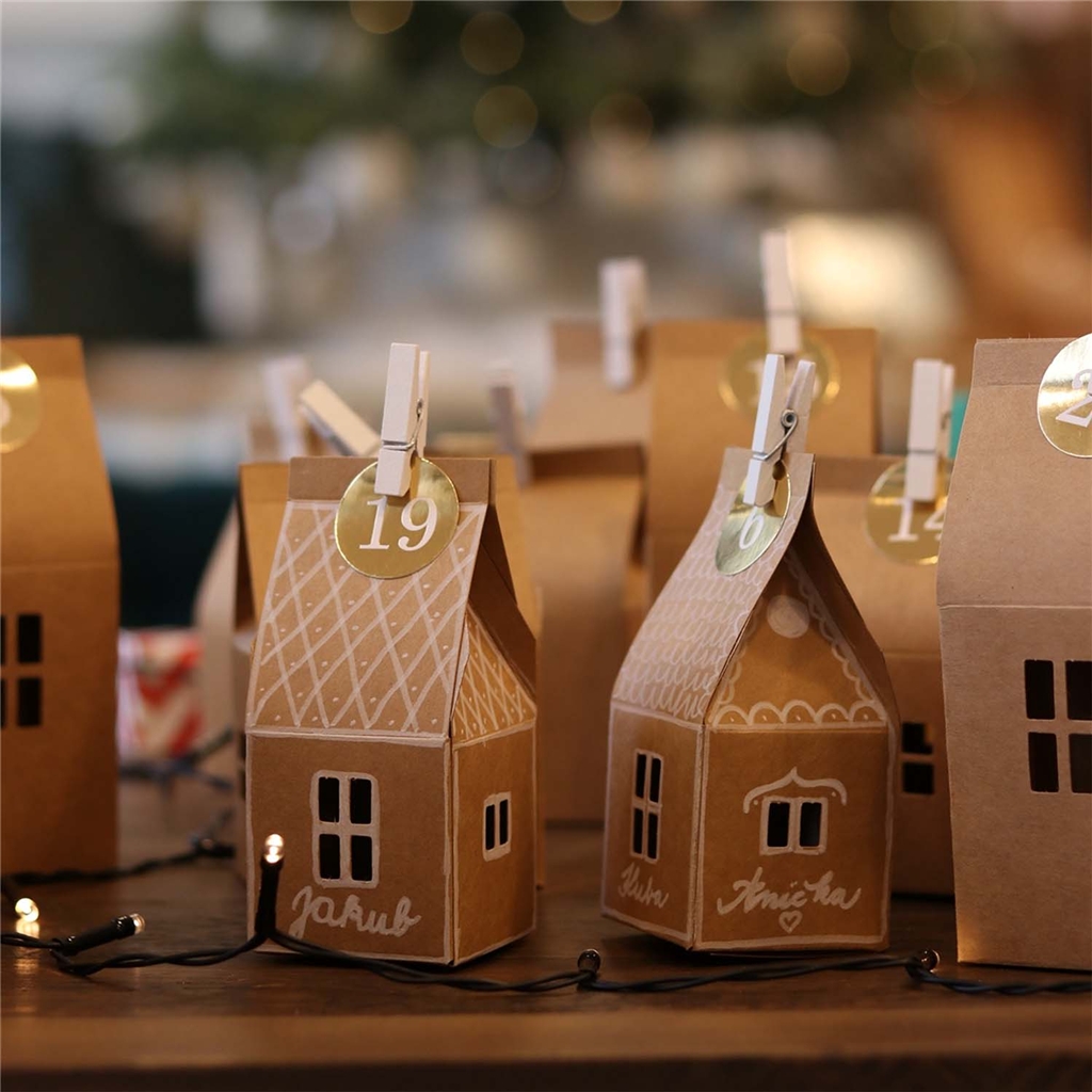 Adventskalender mit Häuschen
